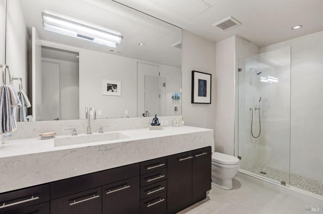 860 Meadowood Ln, St. Helena, CA 94574