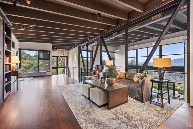 860 Meadowood Ln, St. Helena, CA 94574