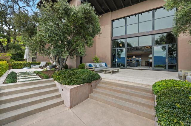 860 Meadowood Ln, St. Helena, CA 94574