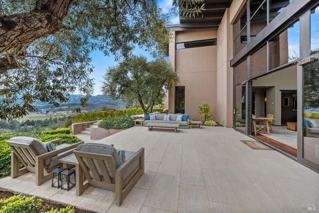 860 Meadowood Ln, St. Helena, CA 94574