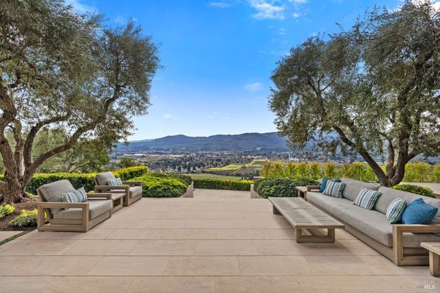 860 Meadowood Ln, St. Helena, CA 94574