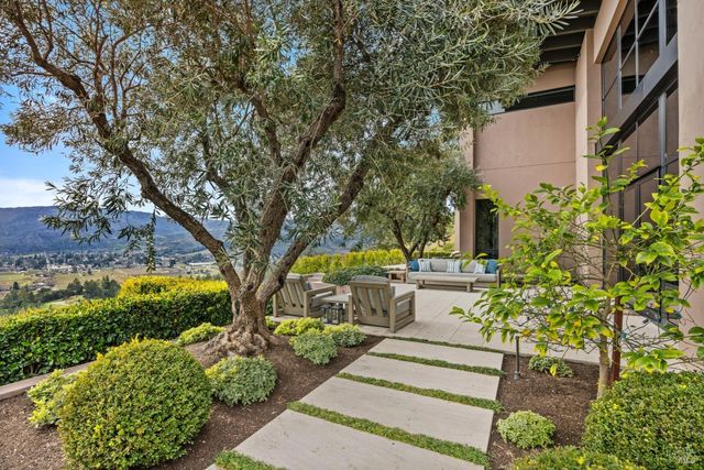 860 Meadowood Ln, St. Helena, CA 94574