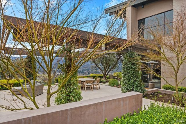 860 Meadowood Ln, St. Helena, CA 94574