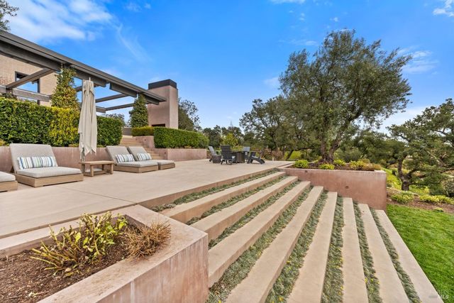 860 Meadowood Ln, St. Helena, CA 94574