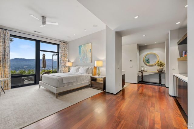 860 Meadowood Ln, St. Helena, CA 94574