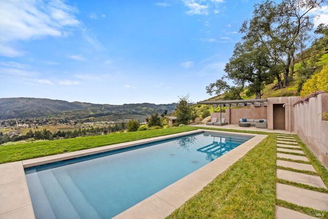 860 Meadowood Ln, St. Helena, CA 94574