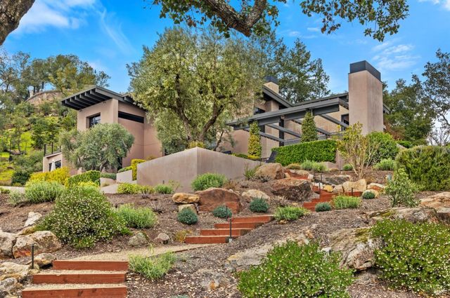 860 Meadowood Ln, St. Helena, CA 94574