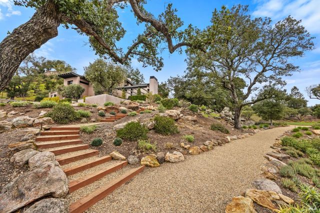 860 Meadowood Ln, St. Helena, CA 94574
