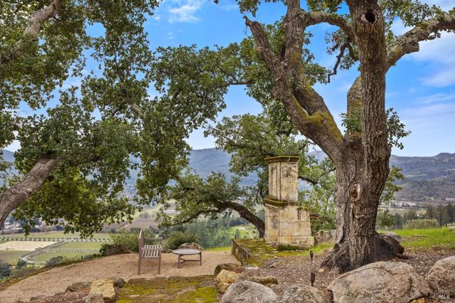 860 Meadowood Ln, St. Helena, CA 94574