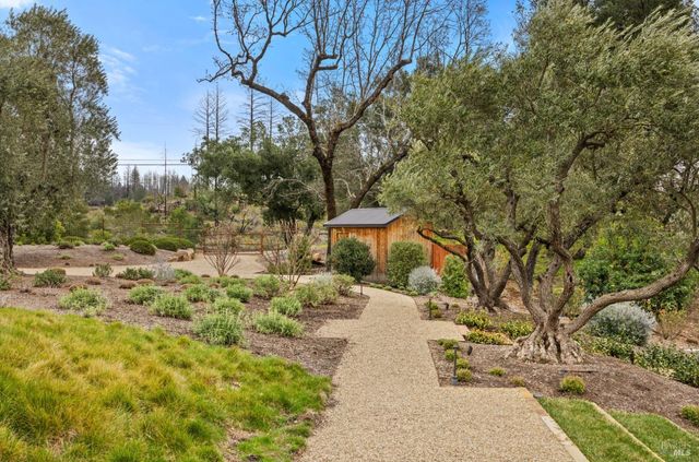 860 Meadowood Ln, St. Helena, CA 94574