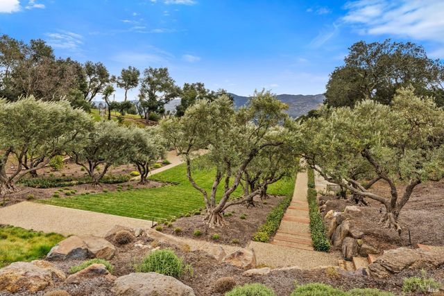 860 Meadowood Ln, St. Helena, CA 94574