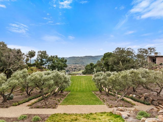 860 Meadowood Ln, St. Helena, CA 94574