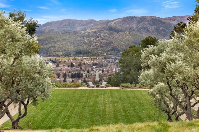 860 Meadowood Ln, St. Helena, CA 94574