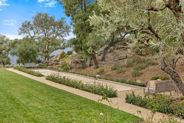 860 Meadowood Ln, St. Helena, CA 94574