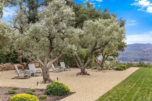 860 Meadowood Ln, St. Helena, CA 94574