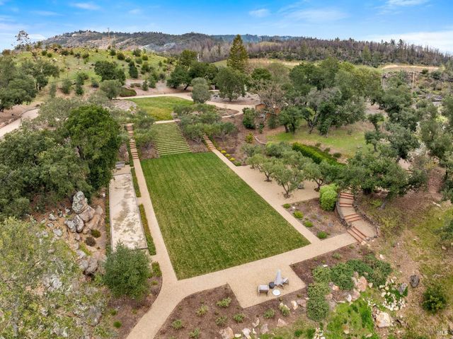 860 Meadowood Ln, St. Helena, CA 94574
