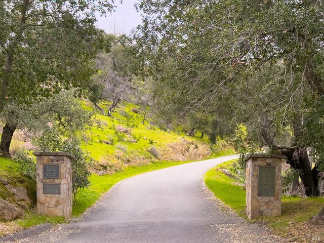 860 Meadowood Ln, St. Helena, CA 94574