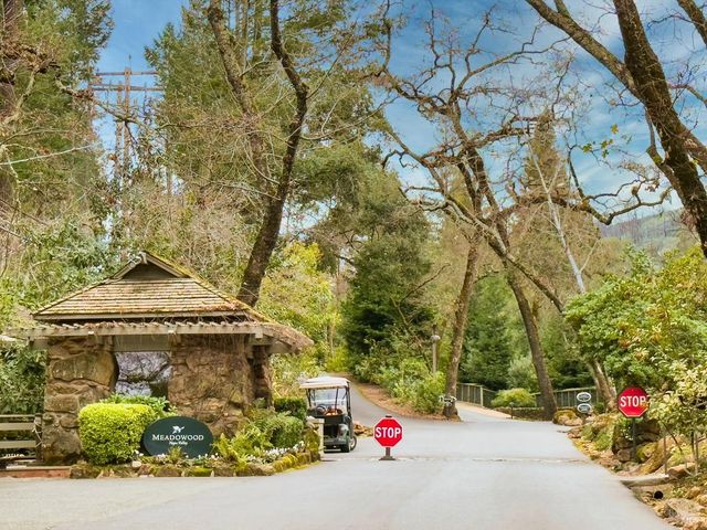 860 Meadowood Ln, St. Helena, CA 94574