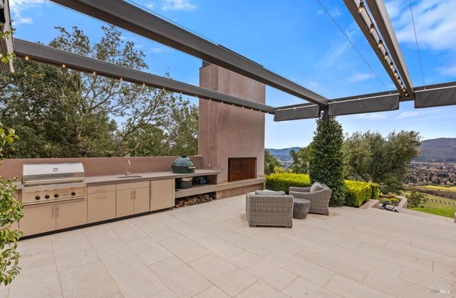 860 Meadowood Ln, St. Helena, CA 94574