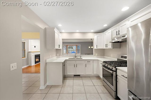 6885 Aeroview Street, West Bloomfield, MI 48324