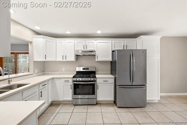 6885 Aeroview Street, West Bloomfield, MI 48324