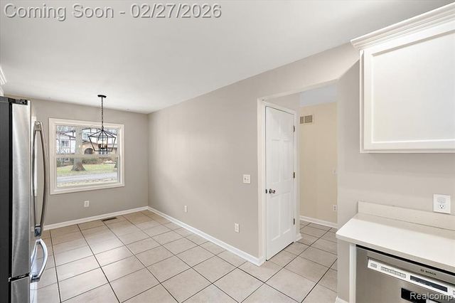 6885 Aeroview Street, West Bloomfield, MI 48324