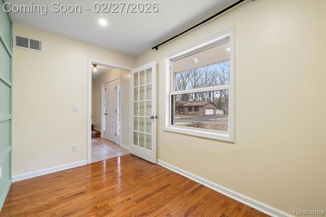 6885 Aeroview Street, West Bloomfield, MI 48324