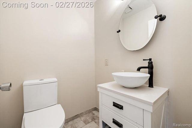 6885 Aeroview Street, West Bloomfield, MI 48324