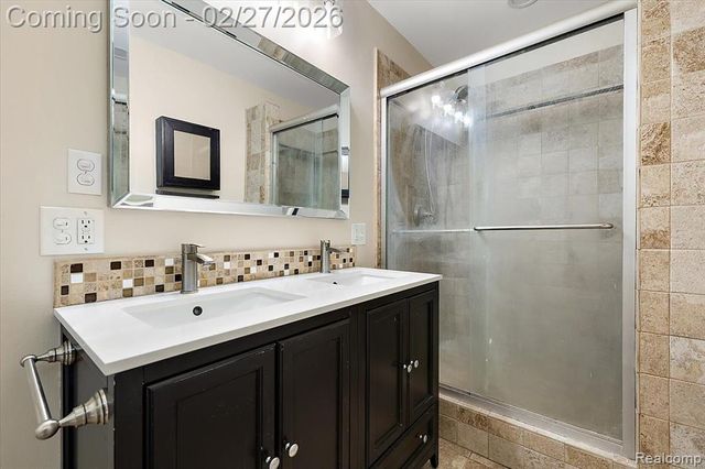 6885 Aeroview Street, West Bloomfield, MI 48324