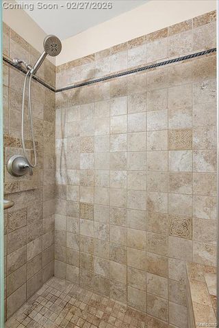 6885 Aeroview Street, West Bloomfield, MI 48324