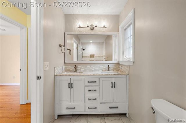 6885 Aeroview Street, West Bloomfield, MI 48324