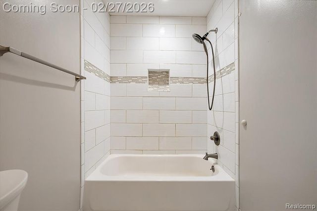 6885 Aeroview Street, West Bloomfield, MI 48324