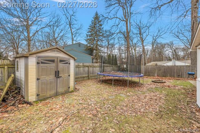 6885 Aeroview Street, West Bloomfield, MI 48324