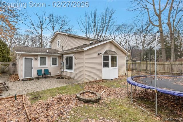 6885 Aeroview Street, West Bloomfield, MI 48324