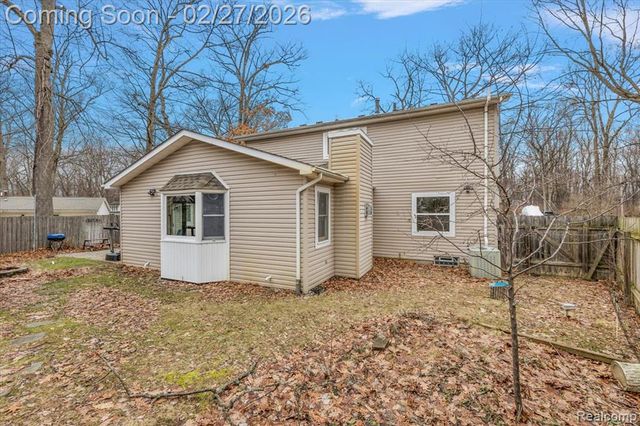 6885 Aeroview Street, West Bloomfield, MI 48324