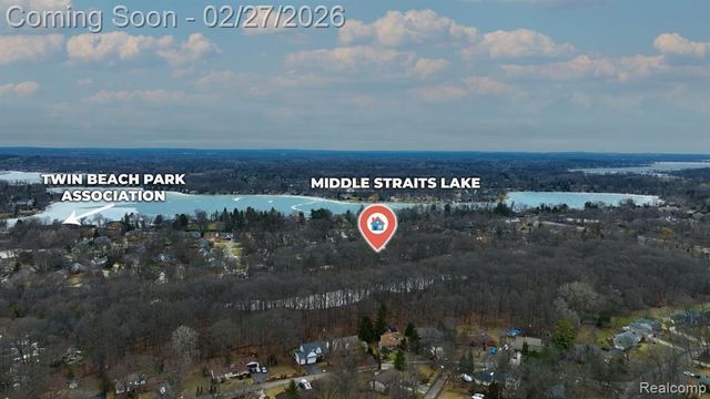 6885 Aeroview Street, West Bloomfield, MI 48324