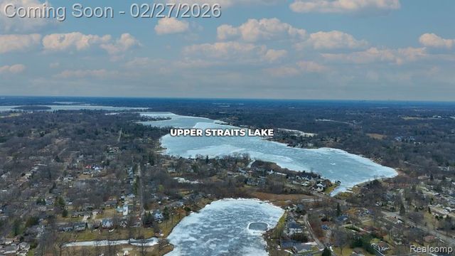 6885 Aeroview Street, West Bloomfield, MI 48324