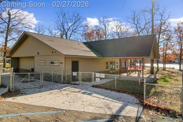 6885 Aeroview Street, West Bloomfield, MI 48324