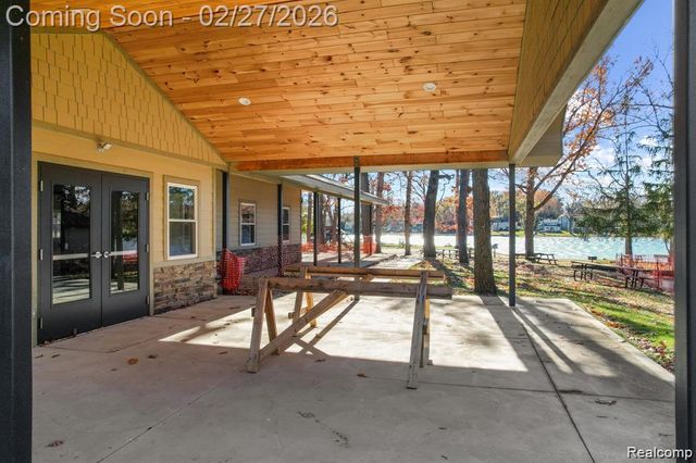 6885 Aeroview Street, West Bloomfield, MI 48324