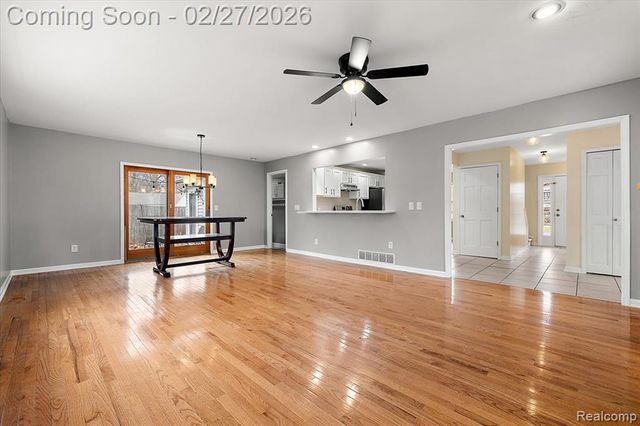 6885 Aeroview Street, West Bloomfield, MI 48324