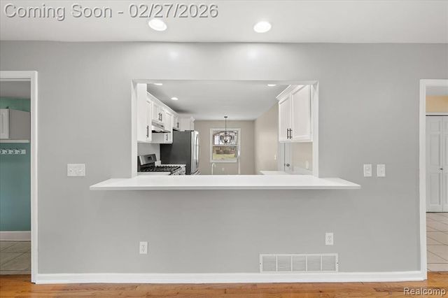 6885 Aeroview Street, West Bloomfield, MI 48324