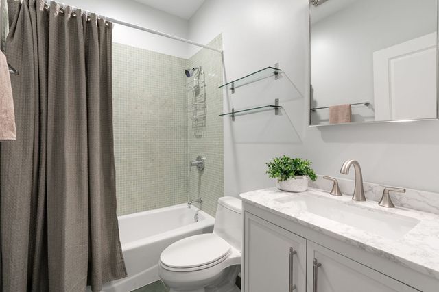 2065 N Kedzie Avenue 104, Chicago, IL 60647