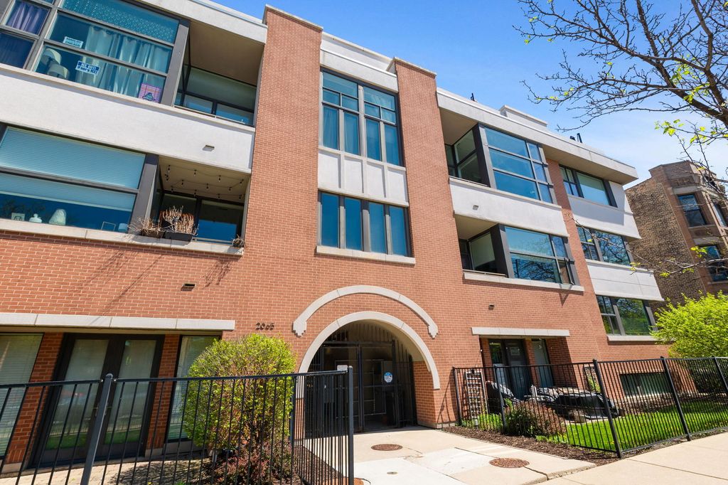 2065 N Kedzie Avenue 104, Chicago, IL 60647