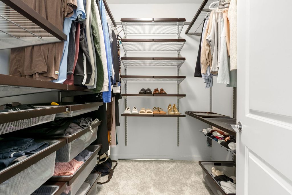 Image 9 of property listing at 2065 N Kedzie Avenue 104, Chicago, IL 60647