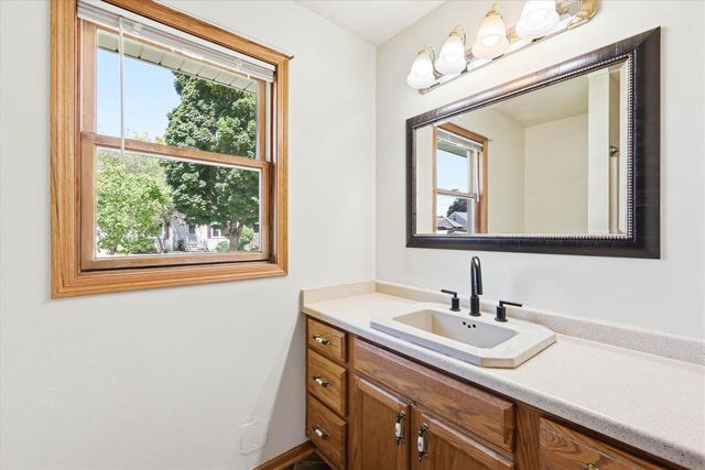 2224 GEELE AVENUE, Sheboygan, WI 53083