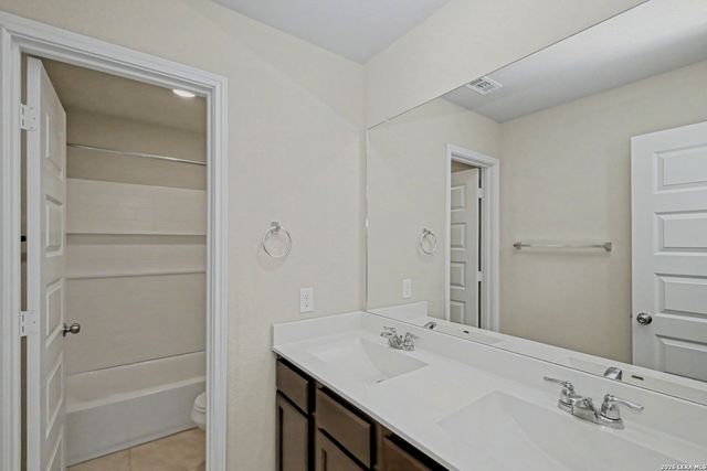 5602 Daniel Way, St Hedwig, TX 78152