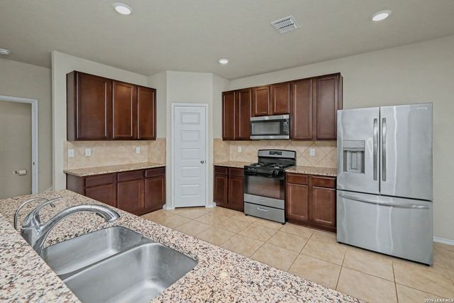 5602 Daniel Way, St Hedwig, TX 78152