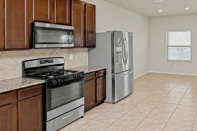 5602 Daniel Way, St Hedwig, TX 78152