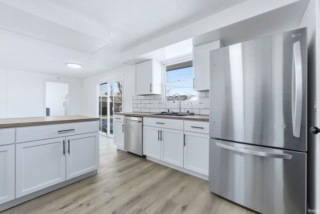 22331 Maple Lane, Woodburn, IN 46797