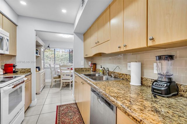 8025 NW 15th Mnr 8025, Plantation, FL 33322